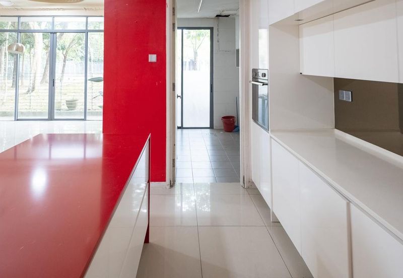 Summerglades, Perdana Lakeview West