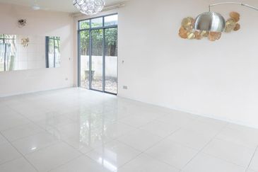 Summerglades, Perdana Lakeview West