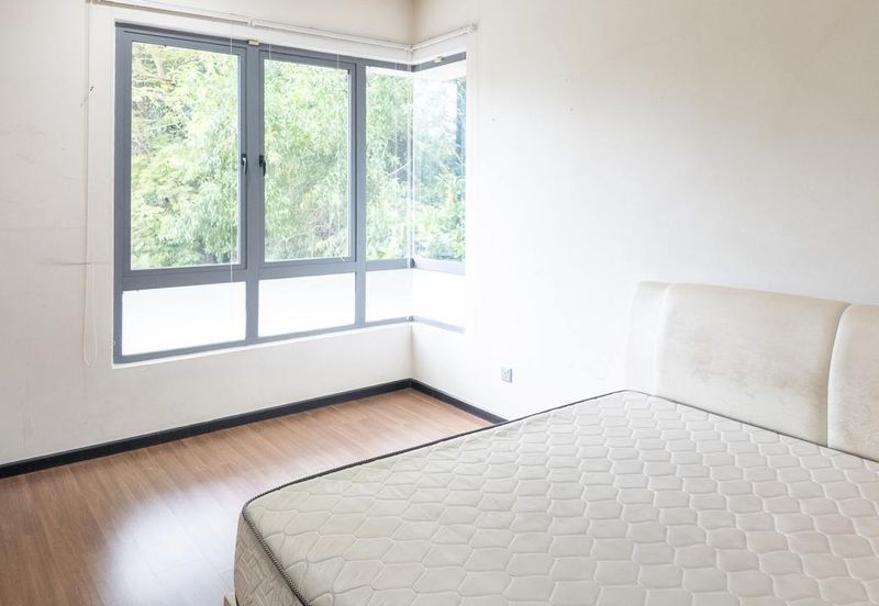 Summerglades, Perdana Lakeview West