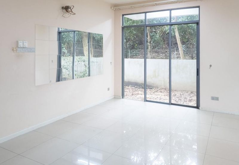 Summerglades, Perdana Lakeview West