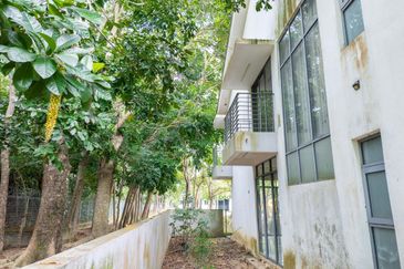 Summerglades, Perdana Lakeview West