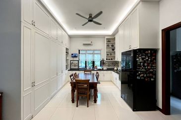 Perdana Lakeview East