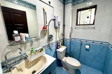 Putra Hill Residency