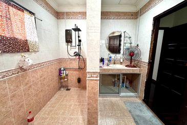 Putra Hill Residency