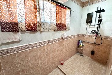 Putra Hill Residency