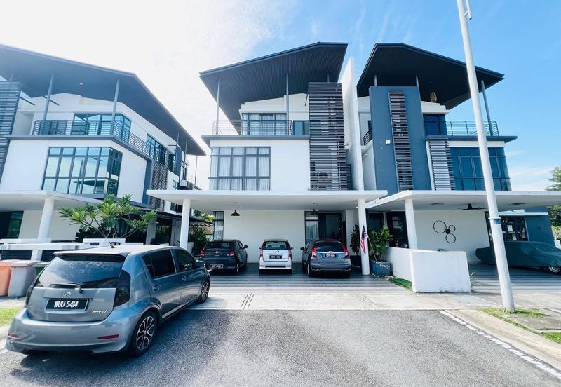 Augusta Residence, Presint 12