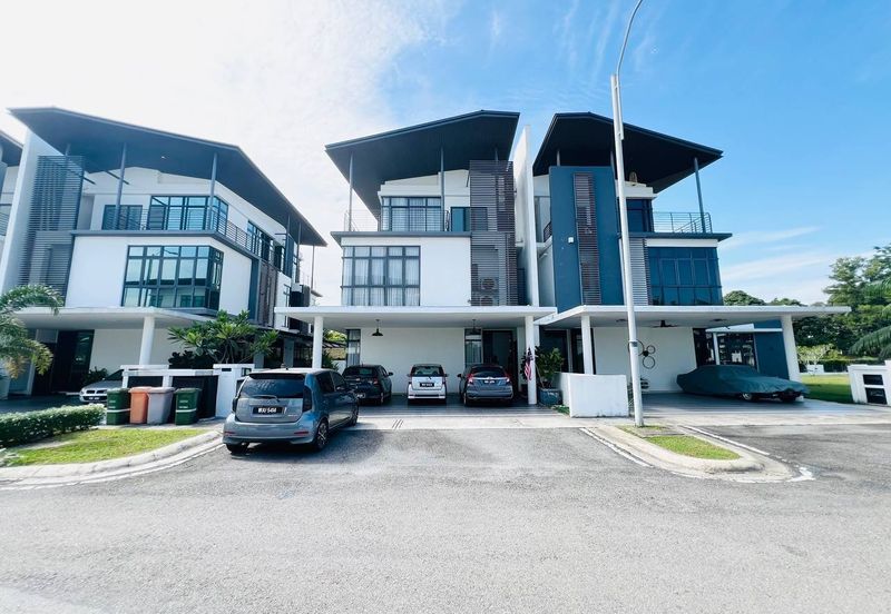 Augusta Residence, Presint 12