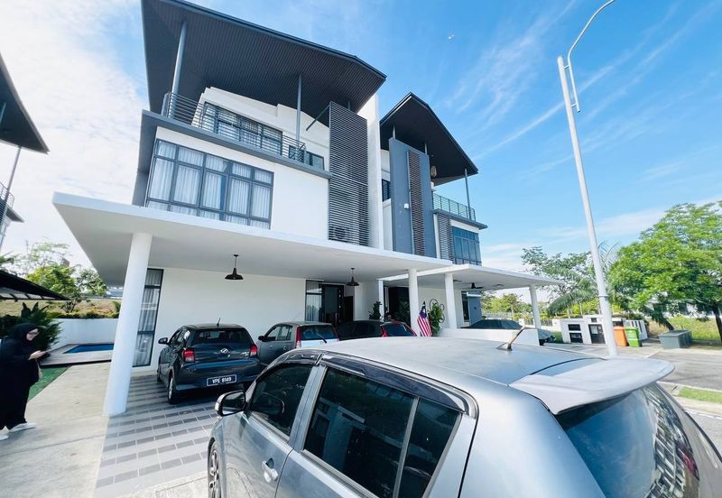 Augusta Residence, Presint 12