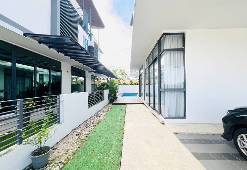 Augusta Residence, Presint 12