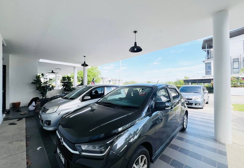 Augusta Residence, Presint 12