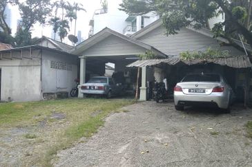 Bungalow house @Gurney for Sale