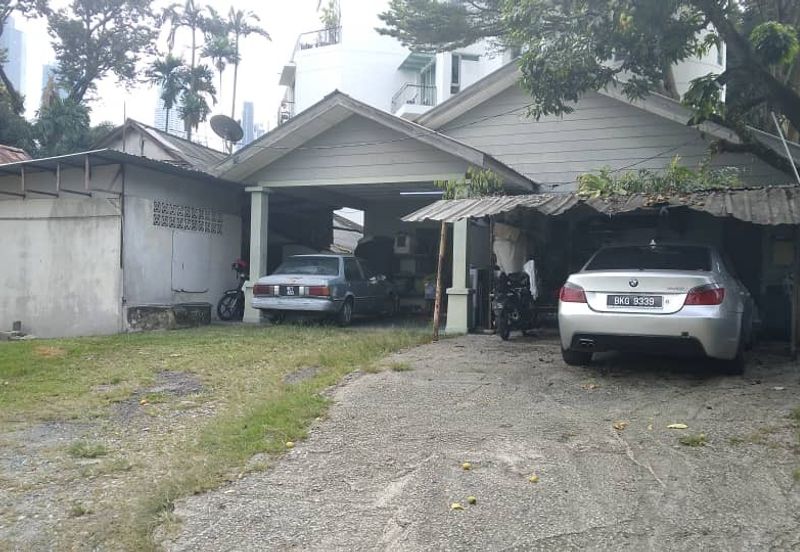 Bungalow house @Gurney for Sale