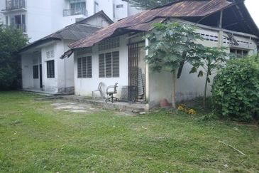 Bungalow house @Gurney for Sale