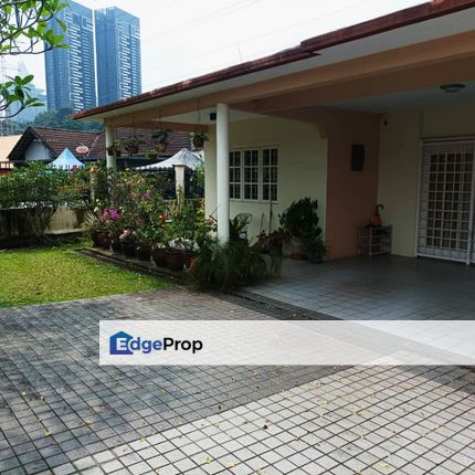 Section 5: Retro Single storey Bglow with BIG land, Selangor, Petaling Jaya