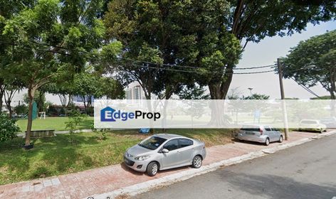 House facing huge field, Selangor, Petaling Jaya