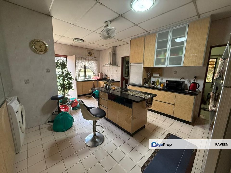 Section 11: Rebuild bglow located in a cozy corner, Selangor, Petaling Jaya