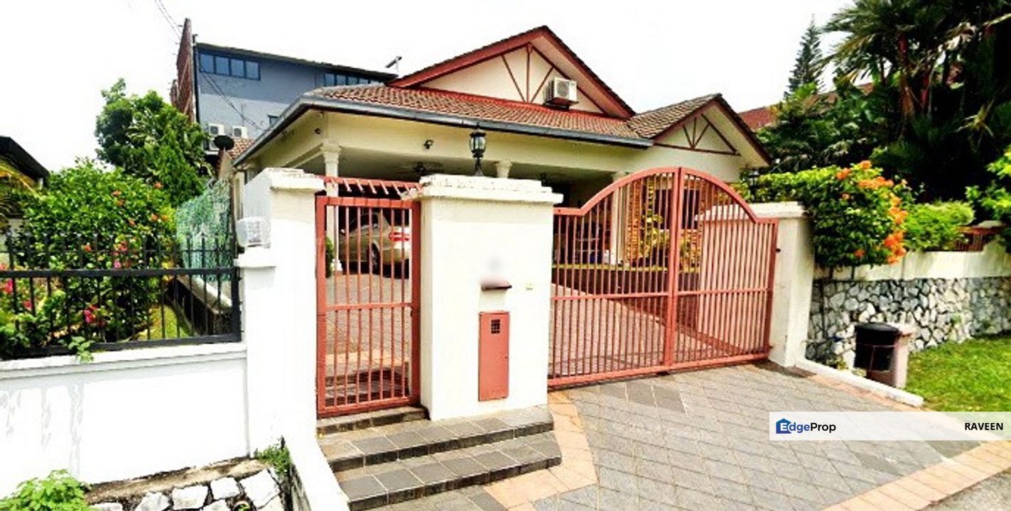 Section 11: Rebuild bglow located in a cozy corner, Selangor, Petaling Jaya