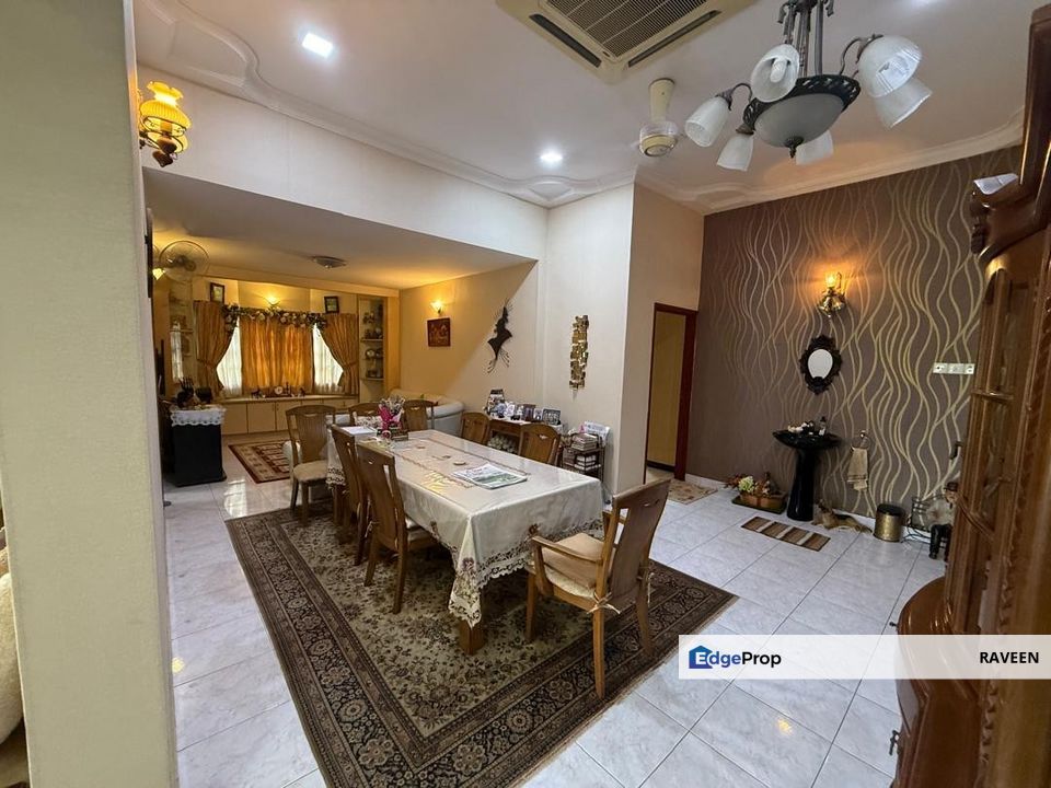 Section 11: Rebuild bglow located in a cozy corner, Selangor, Petaling Jaya