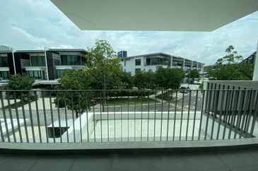 Duta Villa, Setia Alam