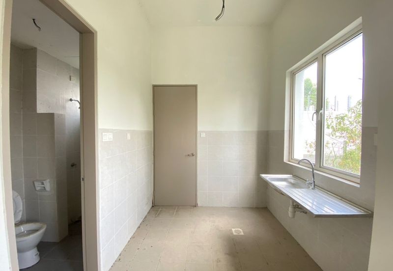 Taman Semanja Kajang 2-Storey Corner with land Good Condition Best Buy