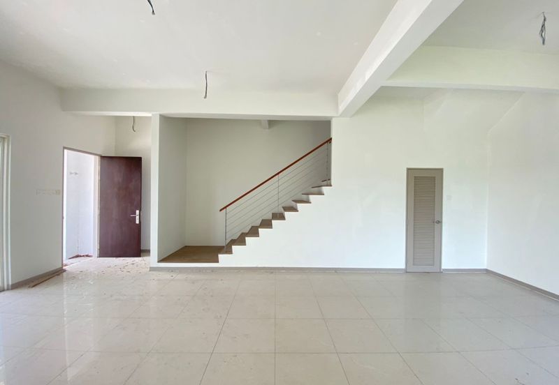 Taman Semanja Kajang 2-Storey Corner with land Good Condition Best Buy