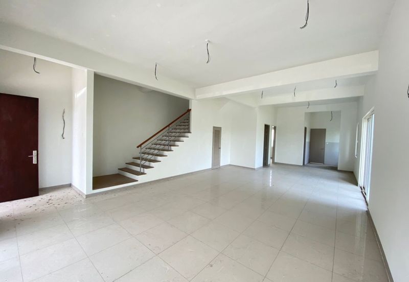 Taman Semanja Kajang 2-Storey Corner with land Good Condition Best Buy