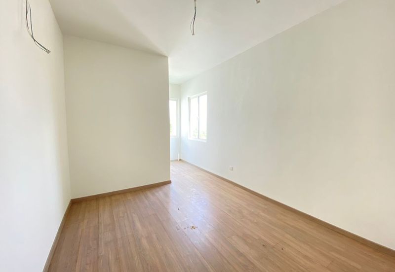 Taman Semanja Kajang 2-Storey Corner with land Good Condition Best Buy