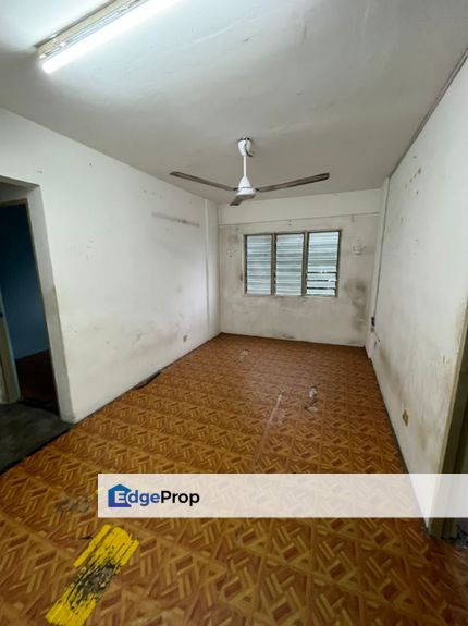 Bukit Tinggi 1 Flat 1st floor 650sqft Facing Field Good Condition Super Value , Selangor, Klang