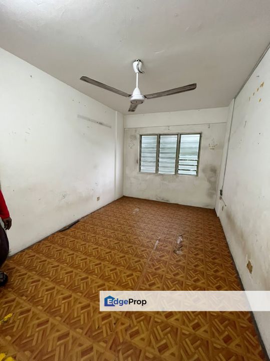 Bukit Tinggi 1 Flat 1st floor 650sqft Facing Field Good Condition Super Value , Selangor, Klang