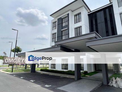 Nara Courtyard Townhouse Home With Lift 1110sqft Basic Unit Good Condition , Selangor, Shah Alam