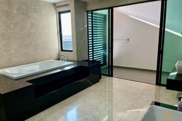 Duta Villa, Setia Alam