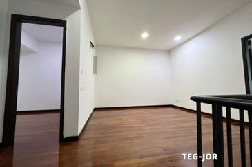 Duta Villa, Setia Alam