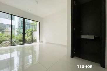 Duta Villa, Setia Alam