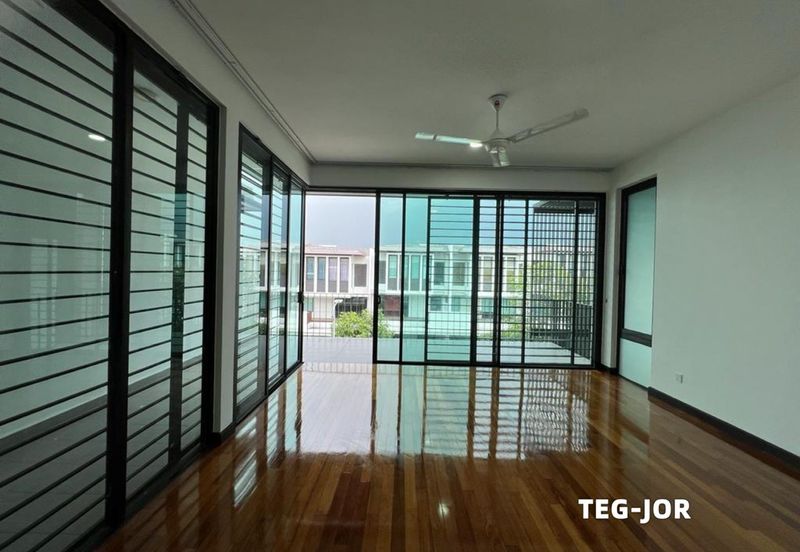 Duta Villa, Setia Alam