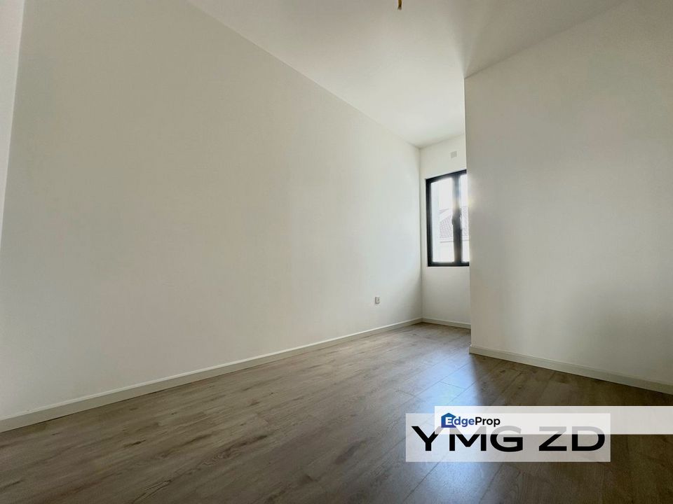 Bandar Bukit Raja Nadira Klang 2-Storey Brand New Basic Unit Good Condition , Selangor, Klang