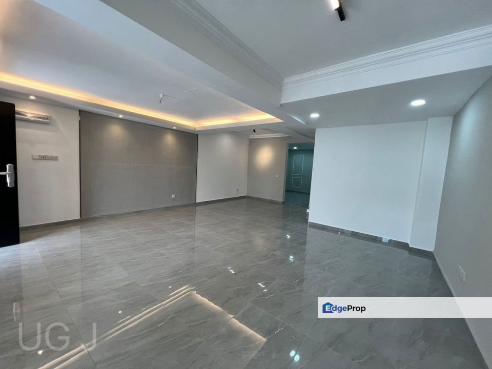 Taman Bayu Perdana Klang 2-Storey 20x75 Renovated Ready Move In Good Condition , Selangor, Klang