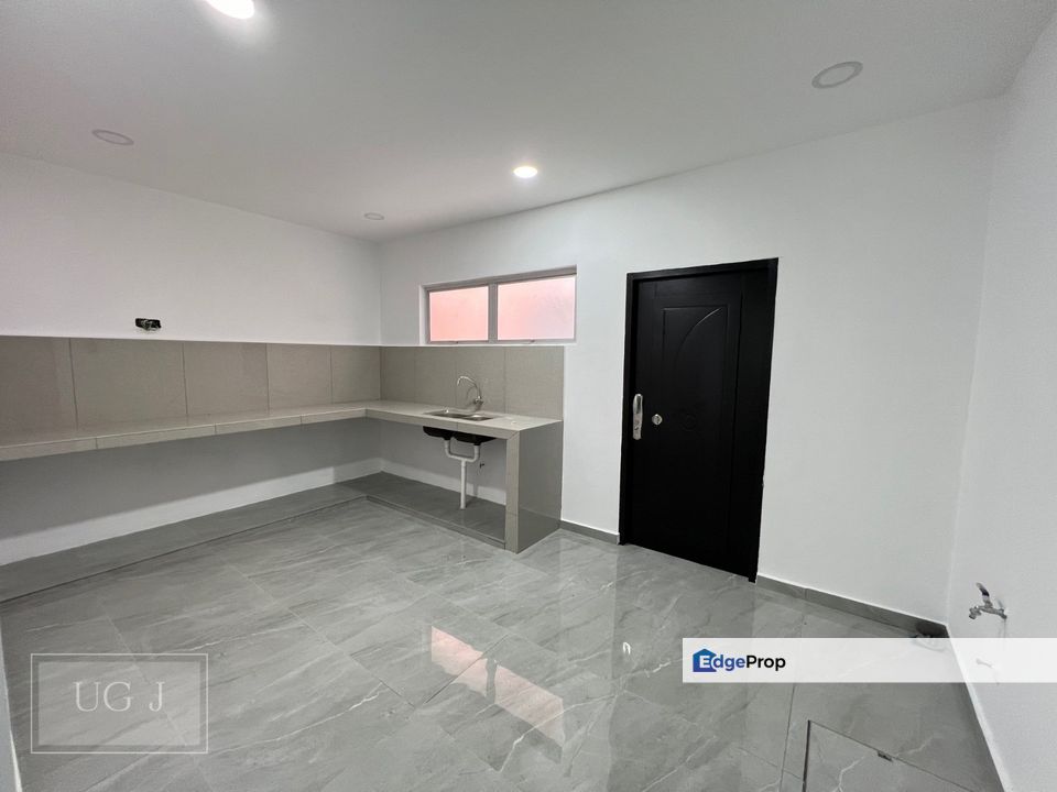 Taman Bayu Perdana Klang 2-Storey 20x75 Renovated Ready Move In Good Condition , Selangor, Klang