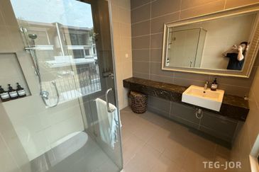 Duta Villa, Setia Alam