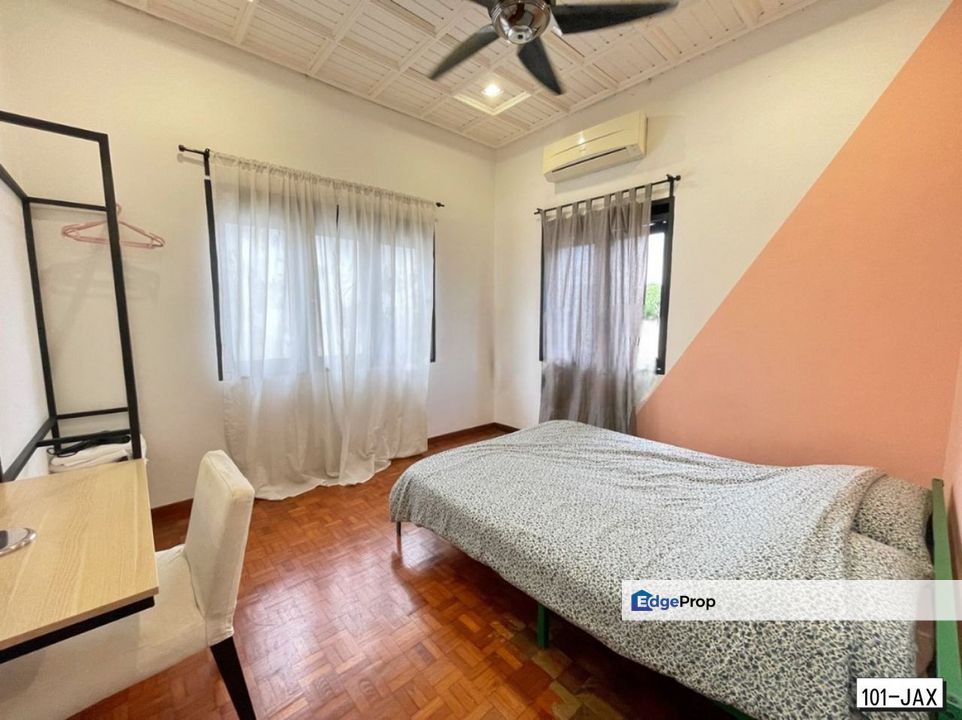 Taman Eng Ann 2-Storey Bungalow 50x100 Renovated Furnished Ready Move In Good Condition , Selangor, Klang