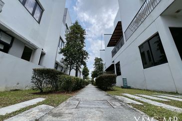 Lucent Residence @ twentyfive.7