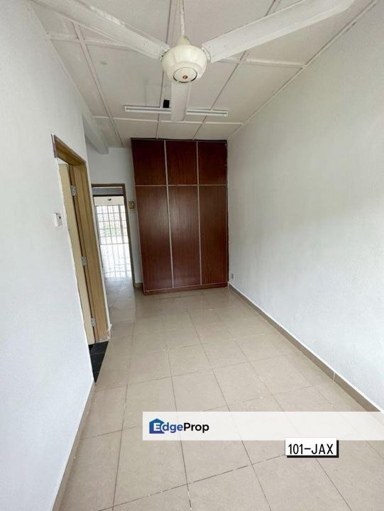 Berjaya Park Bukit Rimau Shah Alam 2-Storey 20x70 Basic Unit Good Condition , Selangor, Shah Alam
