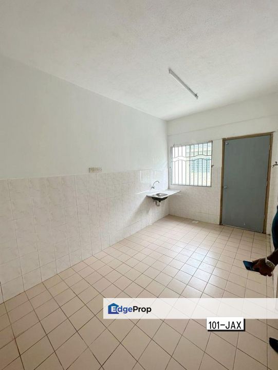 Berjaya Park Bukit Rimau Shah Alam 2-Storey 20x70 Basic Unit Good Condition , Selangor, Shah Alam