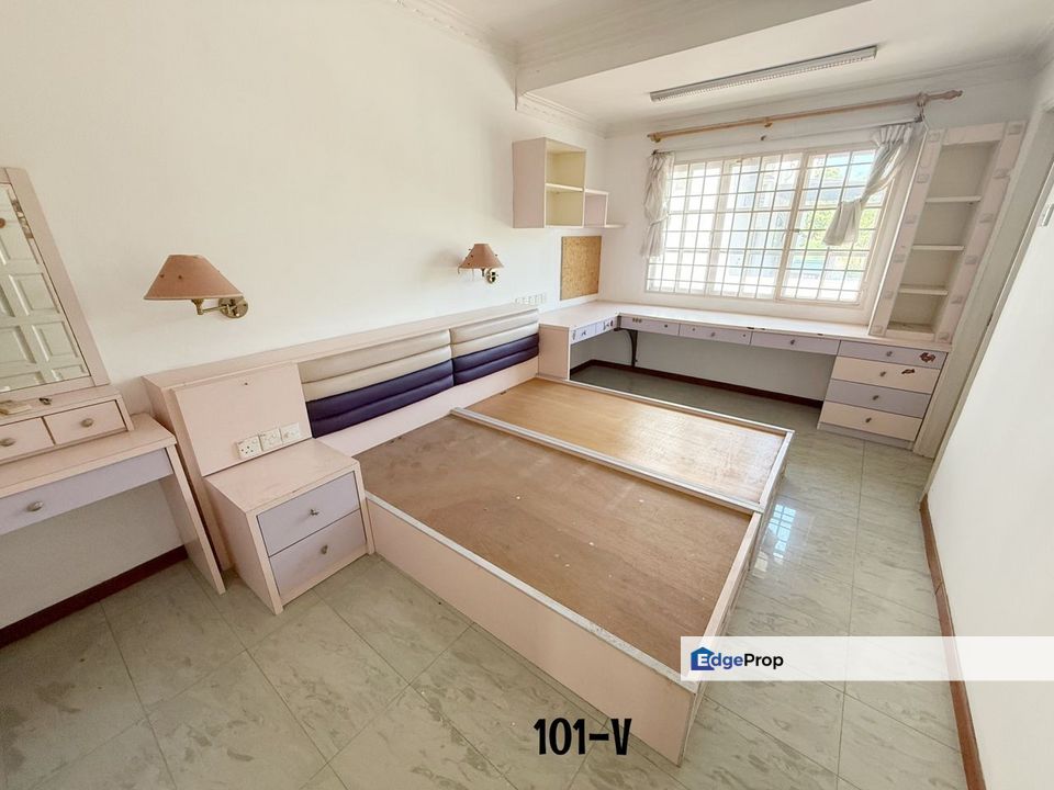 Bandar Puchong 2-Storey Corner Renovated Good Condition Best Value, Selangor, Puchong