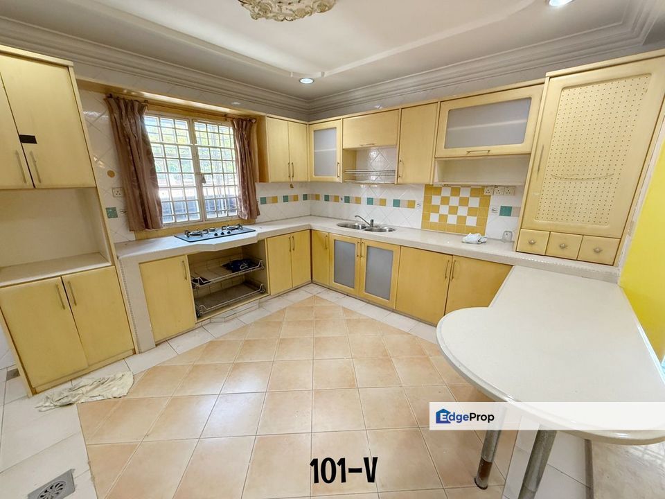 Bandar Puchong 2-Storey Corner Renovated Good Condition Best Value, Selangor, Puchong