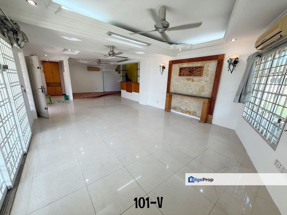 Bandar Puchong 2-Storey Corner Renovated Good Condition Best Value, Selangor, Puchong