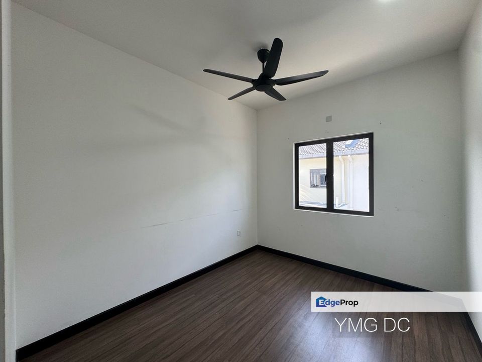 Bukit Raja Lyra Klang 2-Storey 20x75 Basic Unit Good Condition Super Value , Selangor, Klang
