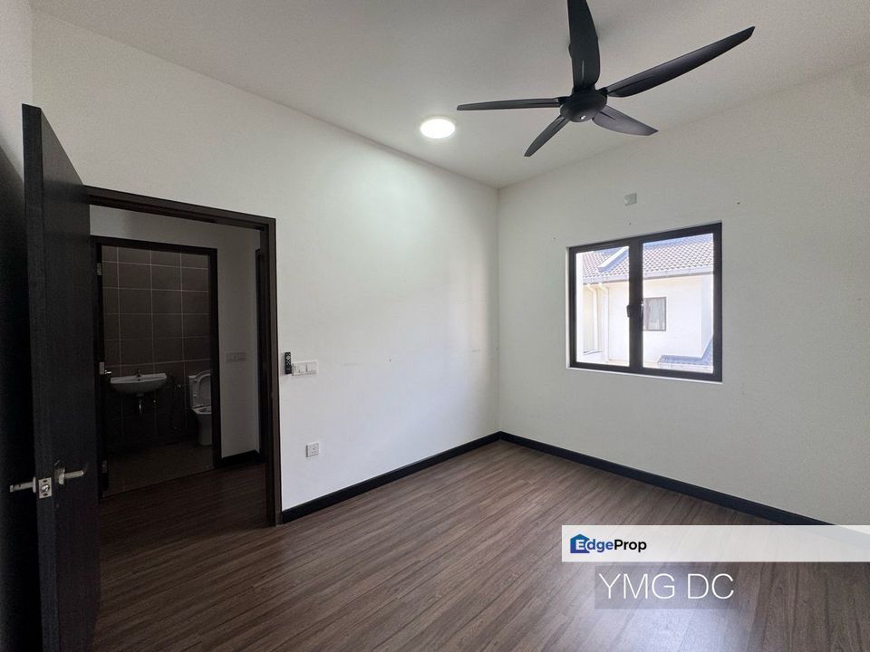 Bukit Raja Lyra Klang 2-Storey 20x75 Basic Unit Good Condition Super Value , Selangor, Klang