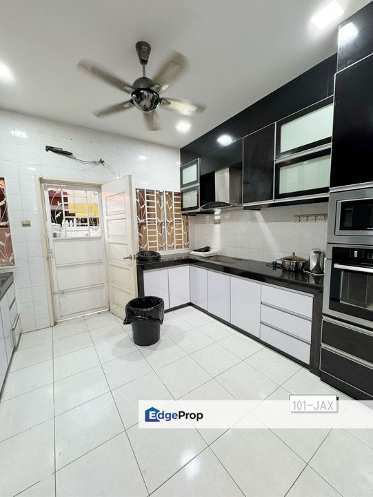 Aman Perdana Klang 2-Storey Semi-D Renovated Good Condition , Selangor, Klang