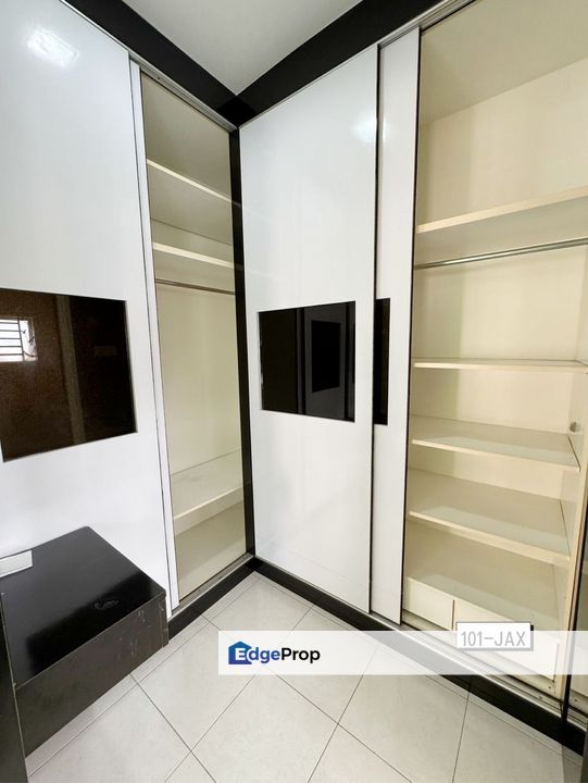 Aman Perdana Klang 2-Storey Semi-D Renovated Good Condition , Selangor, Klang