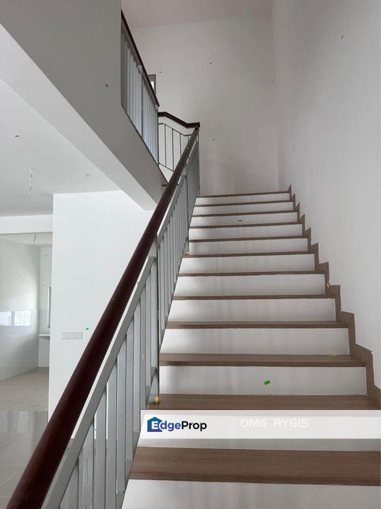 Bergenia Kota Bayuemas 2-Storey 20x70 Face Open Basic Unit Good Condition , Selangor, Klang